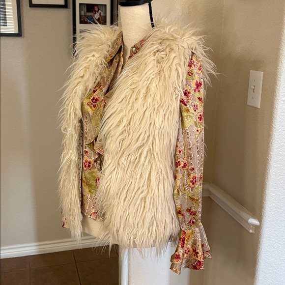 Anthropologie Hei Hei ivory faux fur plush fuzzy vest Size M - Picture 13 of 17